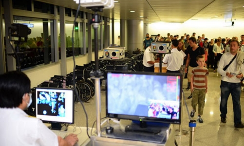 Cách ly hai hành khách đến từ vùng dịch Ebola bị sốt