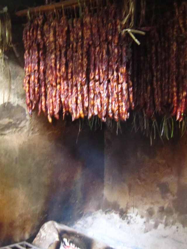 Mường Khương, chợ họp trong sương - Ảnh 9.