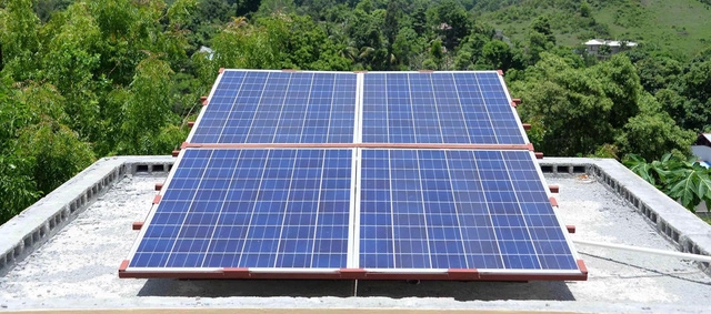 Lắp đặt điện mặt trời áp mái: được hỗ trợ 15% chi phí - Ảnh 1.