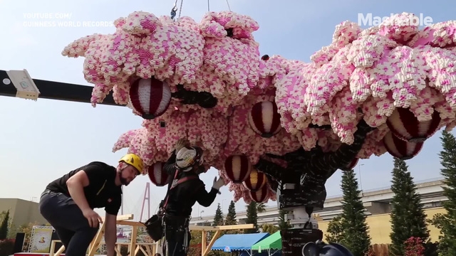 Cây anh đào lớn kỷ lục tạo nên từ Lego - Ảnh 5.
