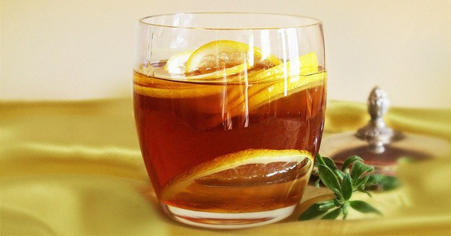 Vì sao bạn nên uống nước chanh với mật ong buổi sáng? - Ảnh 1.