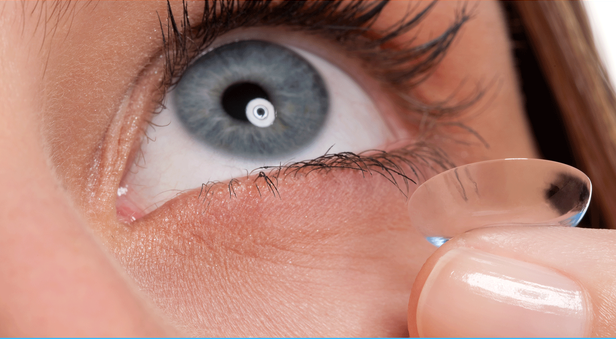 5 biến chứng có thể gặp khi dùng kính áp tròng - Ảnh 2.