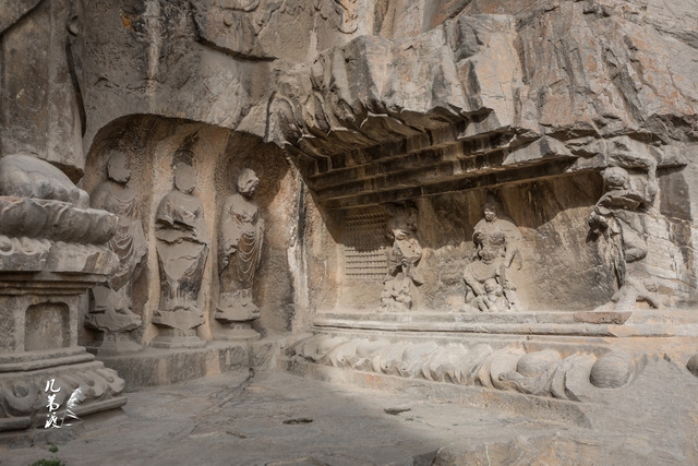 Thăm hang Long Môn, chiêm bái hàng trăm ngàn tượng Phật - Ảnh 14.