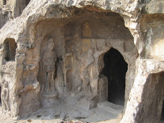 Thăm hang Long Môn, chiêm bái hàng trăm ngàn tượng Phật - Ảnh 15.