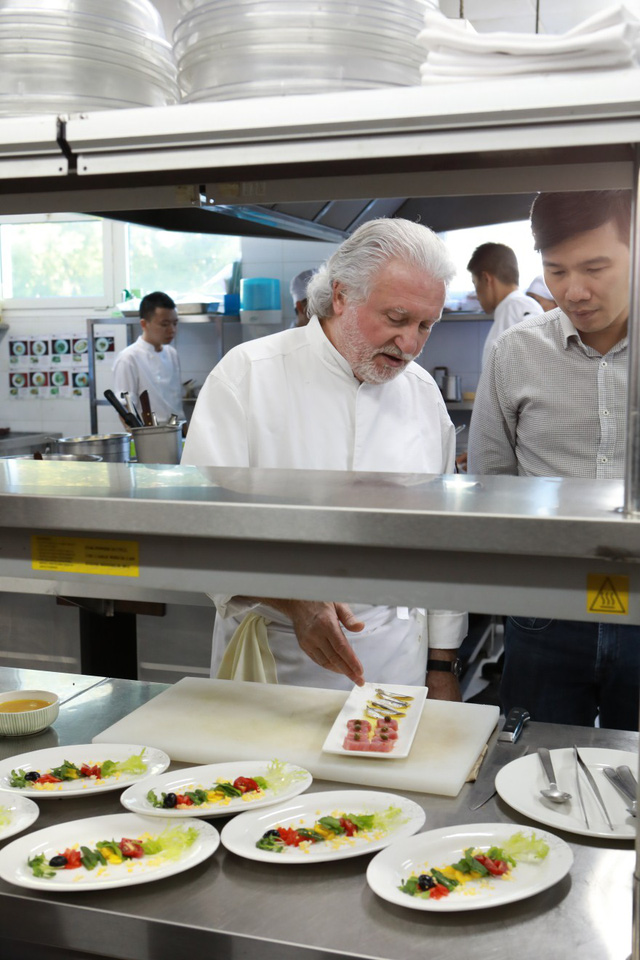 Bếp trưởng 2 sao Michelin Alain Dutournier giao lưu cùng học viên trường dạy nghề KOTO - Ảnh 3.
