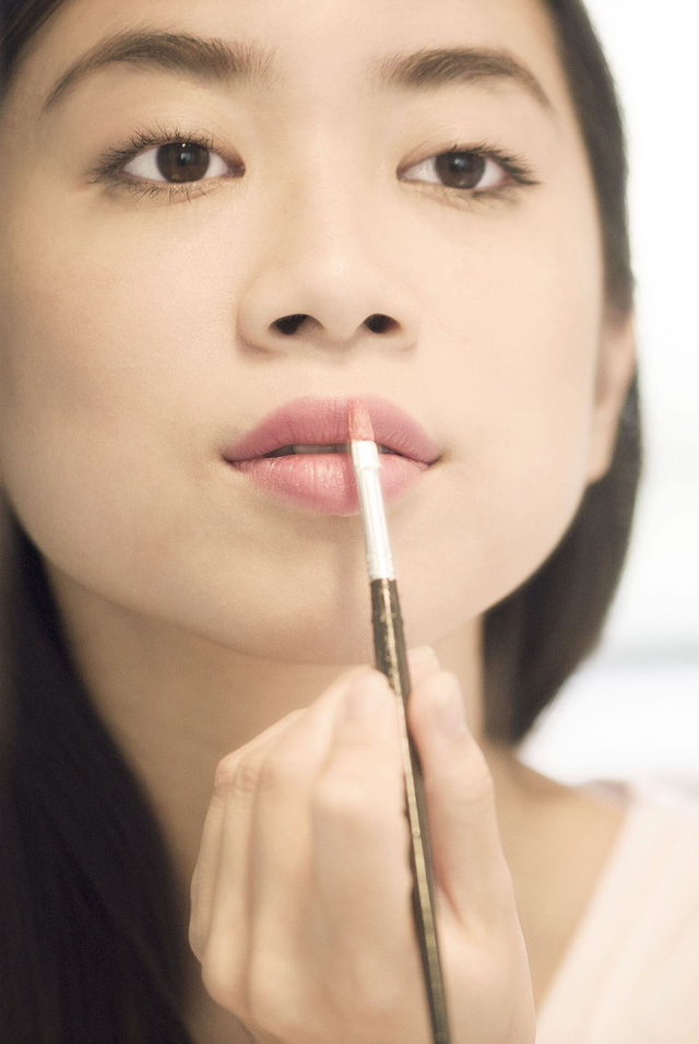 Cùng chữa những lỗi sai khi trang điểm - Ảnh 2.