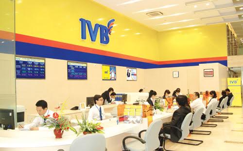 Khách hàng giao dịch tại IVB.<br>