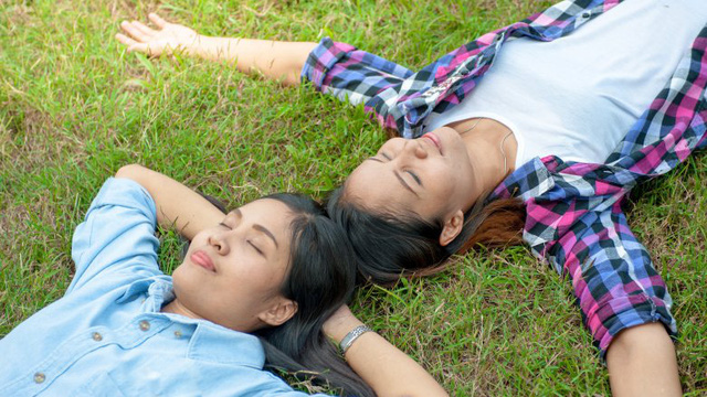 Điều gì xảy ra khi bạn nhìn chằm chằm vào điện thoại cả ngày? - Ảnh 4.