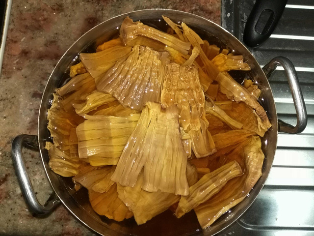 Măng khô ngon miệng nhưng chế biến sao cho ít độc hại? - Ảnh 1.