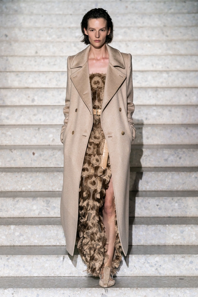 BST Resort 2020 của Max Mara: vẻ đẹp vượt thời gian - Ảnh 1.