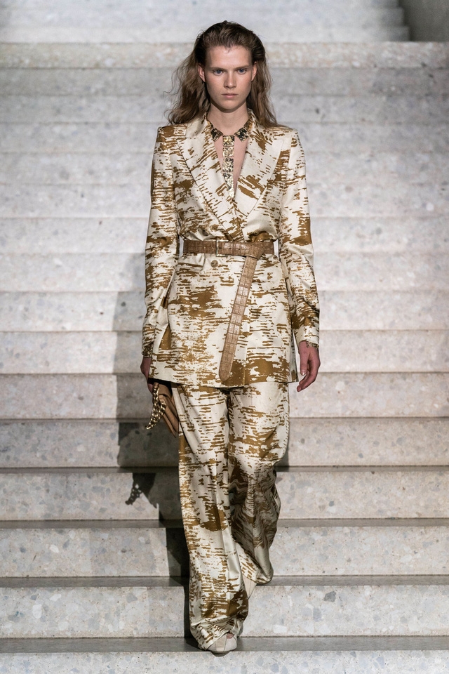 BST Resort 2020 của Max Mara: vẻ đẹp vượt thời gian - Ảnh 6.