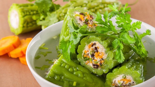 Món ngon thanh mát từ quả mướp đắng - Ảnh 2.