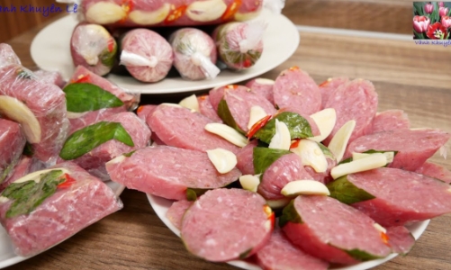 Tự làm nem chua thêm vị cho mâm cỗ Tết