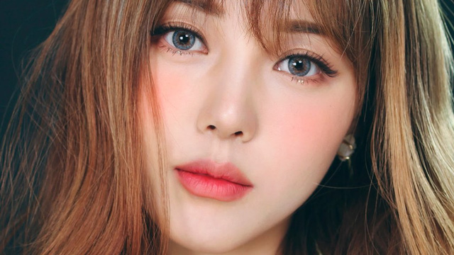 7 lưu ý trang điểm khi đeo kính áp tròng - Ảnh 1.