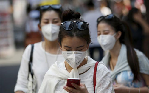 Bộ Y tế Hàn Quốc ngày 11/5 xác nhận có thêm 14 ca nhiễm MERS mới ở nước này, nâng tổng số người nhiễm MERS ở Hàn lên 122 người - Ảnh: Reuters.<br>