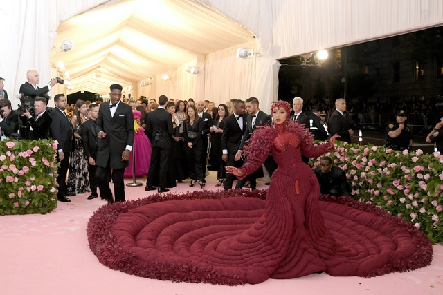 Met Gala 2019: những bộ trang phục trào phúng nhất trên thảm đỏ - Ảnh 22.