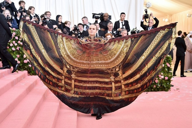 Met Gala 2019: những bộ trang phục trào phúng nhất trên thảm đỏ - Ảnh 23.