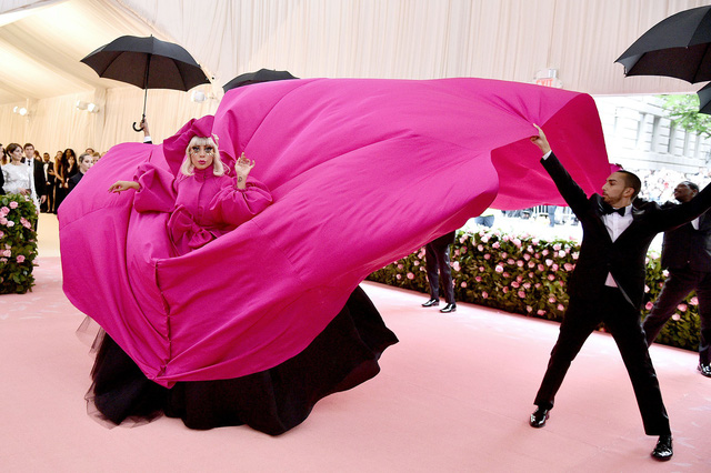 Met Gala 2019: những bộ trang phục trào phúng nhất trên thảm đỏ - Ảnh 16.
