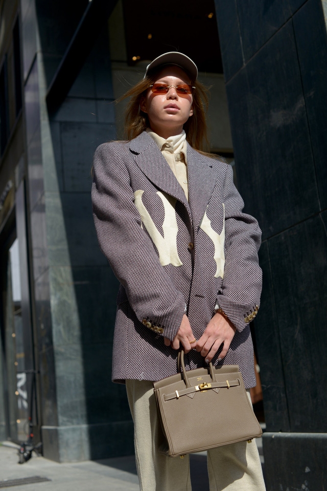 Trang phục đường phố đẹp nhất Milan Fashion Week: áo khoác da phủ sóng - Ảnh 5.