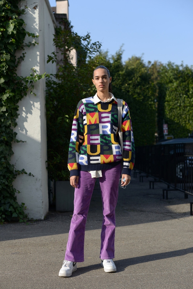 Trang phục đường phố đẹp nhất Milan Fashion Week: áo khoác da phủ sóng - Ảnh 2.