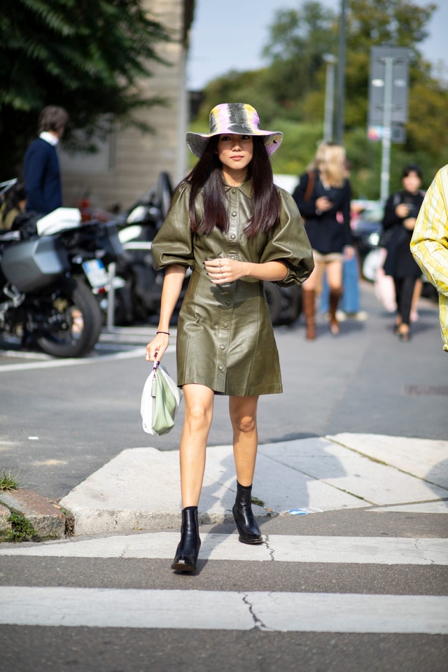 Chất liệu da nhuộm phủ sóng Milan Fashion Week - Ảnh 4.