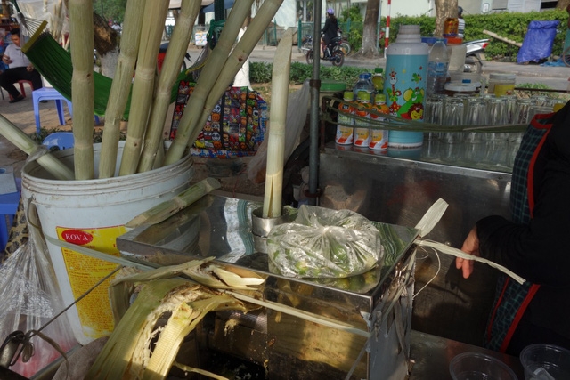 Cẩn thận với nước mía siêu sạch bán lề đường - Ảnh 2.