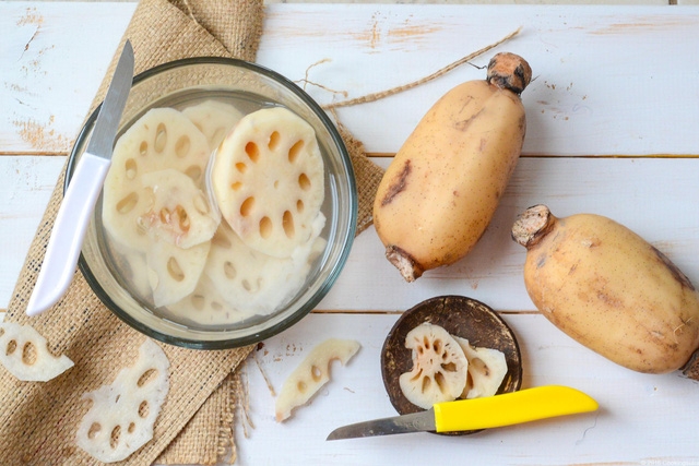 2 món ăn ngon và lạ với củ sen - Ảnh 1.