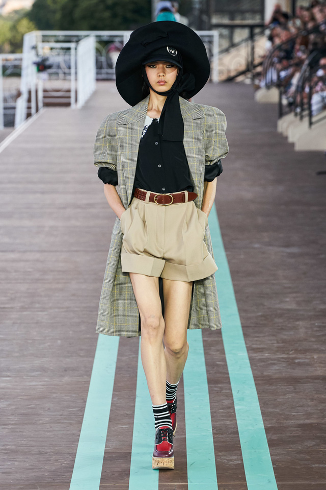 BST Resort 2020 của Miu Miu: hoài cổ và khác biệt - Ảnh 1.