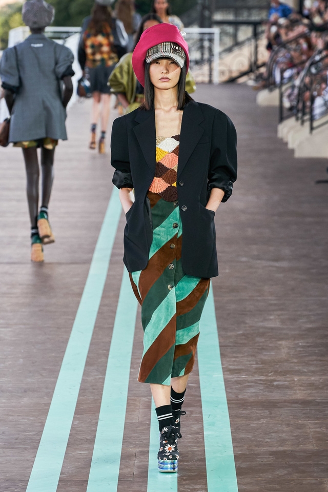 BST Resort 2020 của Miu Miu: hoài cổ và khác biệt - Ảnh 13.