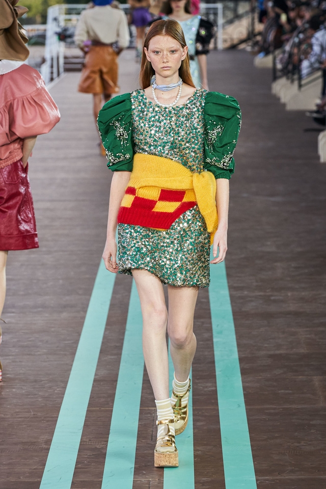 BST Resort 2020 của Miu Miu: hoài cổ và khác biệt - Ảnh 14.