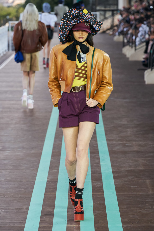 BST Resort 2020 của Miu Miu: hoài cổ và khác biệt - Ảnh 5.