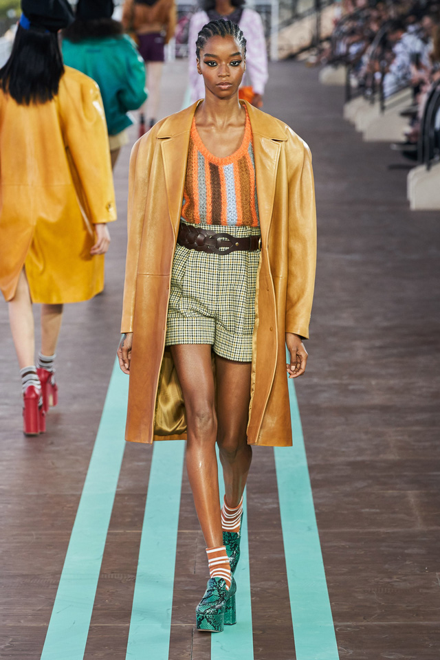 BST Resort 2020 của Miu Miu: hoài cổ và khác biệt - Ảnh 7.