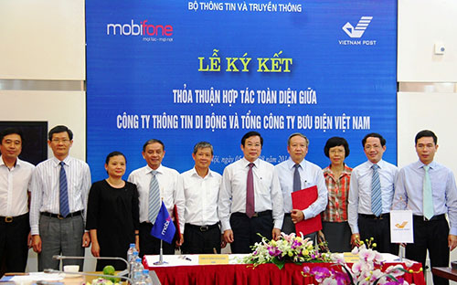 Lễ ký kết hợp tác toàn diện giữa MobiFone và Vietnam Post.<br>