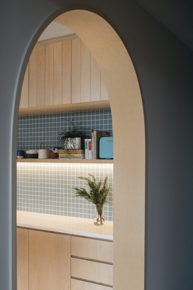 Những đường cong mềm mại trong căn hộ tông màu lạnh - Ảnh 7.