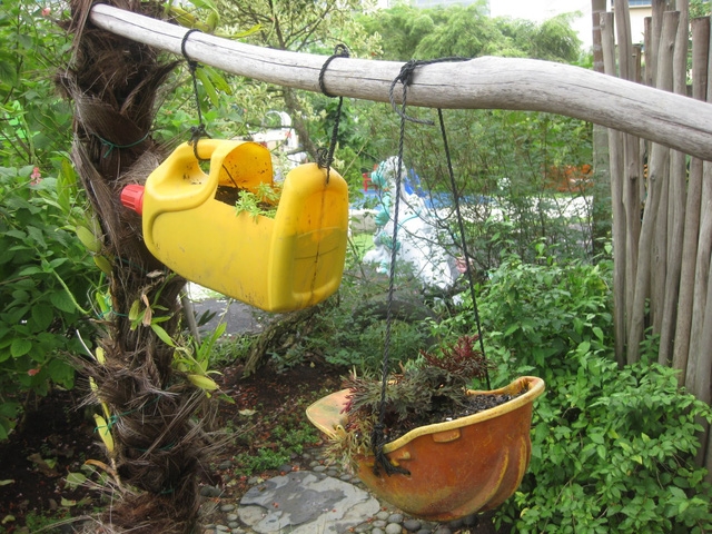 Những khu vườn tái chế rất xinh để đón Tết - Ảnh 9.