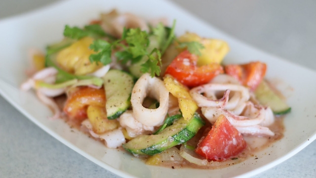 Nấu ngay 5 món ngon để giải cứu dứa nào! - Ảnh 1.