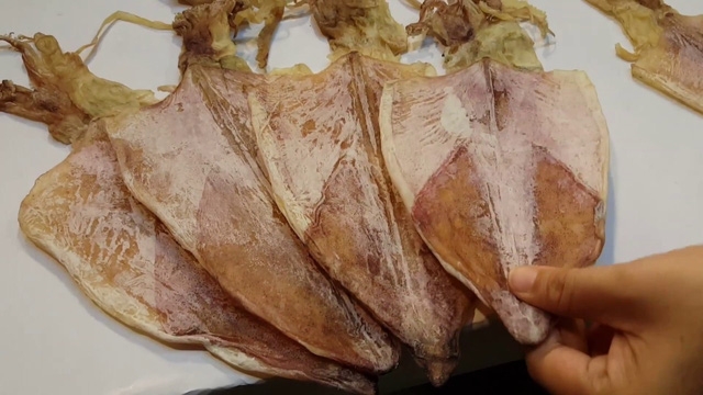 Tránh mua nhầm mực khô tẩm hóa chất - Ảnh 4.