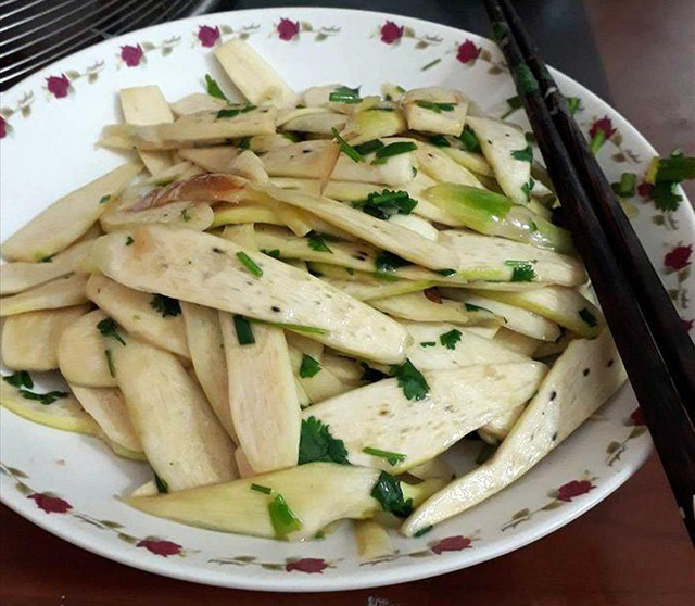 Củ niễng: từ bùn đất quê nhà thành đặc sản thời trân - Ảnh 2.