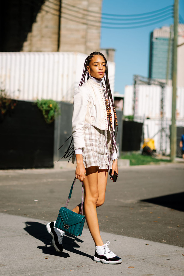 Những bộ cánh cá tính tại 2 ngày đầu New York Fashion Week - Ảnh 2.