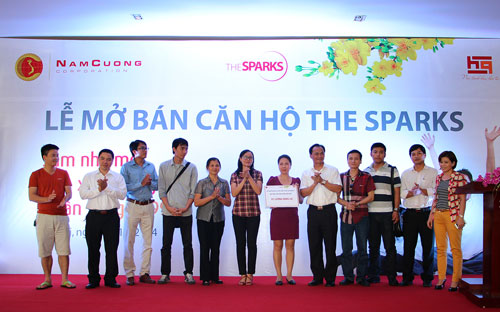 Những khách hàng đăng ký mua căn hộ trong ngày 31/10.<br>