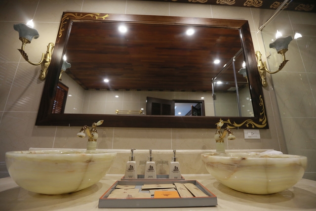 Hành trình khám phá đầy cảm xúc trên Du thuyền Indochine... - Ảnh 6.