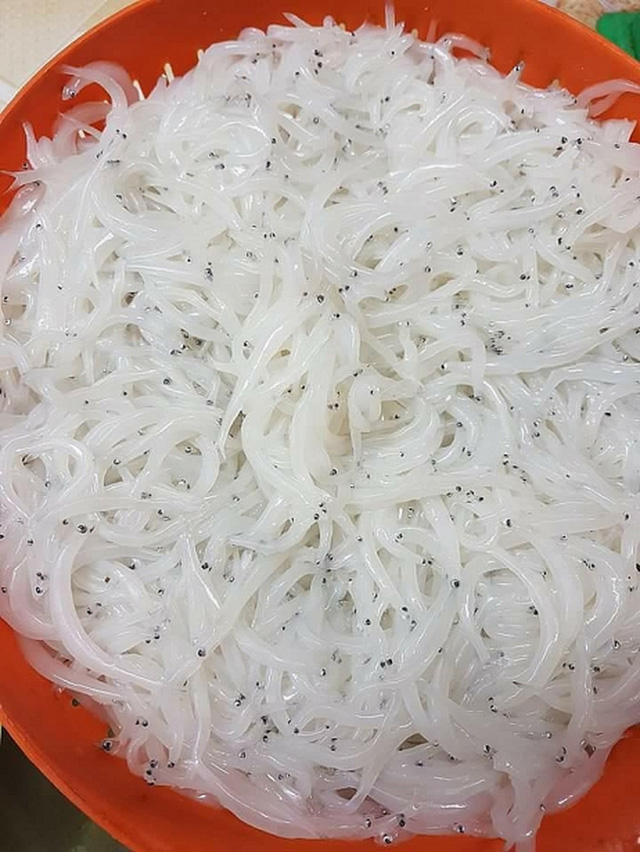 Trong veo mùa cá ngần về phố - Ảnh 1.