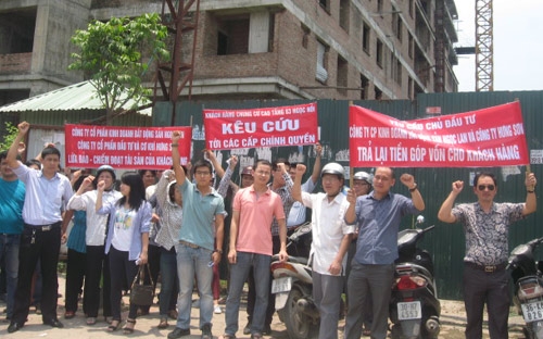 Khách hàng phản đối chủ đầu tư dự án 83 Ngọc Hồi thu tiền nhưng không triển khai dự án.<br>