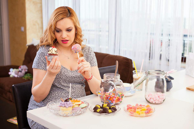 Phụ nữ muốn đẹp hãy ngừng ăn đồ ngọt! - Ảnh 1.