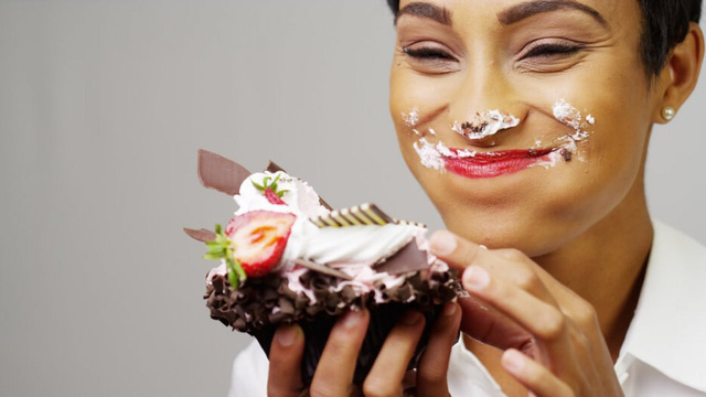 Phụ nữ muốn đẹp hãy ngừng ăn đồ ngọt! - Ảnh 2.