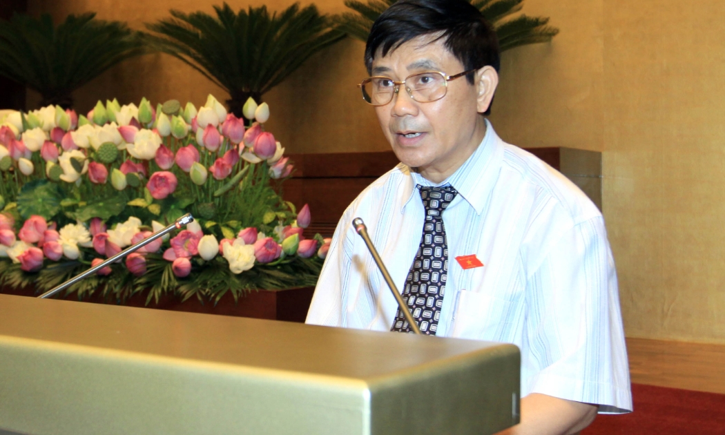 Theo Chủ nhiệm Ủy ban Tư pháp Nguyễn Văn Hiện, việc xử lý đối với cán bộ vi phạm pháp luật có biểu hiện nương nhẹ, kể cả một số trường hợp xử lý hình sự thì kết quả xét xử cũng thiếu nghiêm minh, chưa tương xứng với tính chất, mức độ hành vi phạm tội và hậu quả xảy ra.<br>