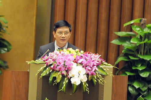 Chủ nhiệm Ủy ban Tư pháp Nguyễn Văn Hiện đọc báo cáo thẩm tra dự án Luật Tạm giam, tạm giữ.<br>