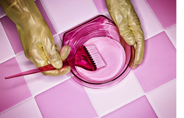 5 lưu ý để hạn chế tác hại thuốc nhuộm tóc - Ảnh 1.