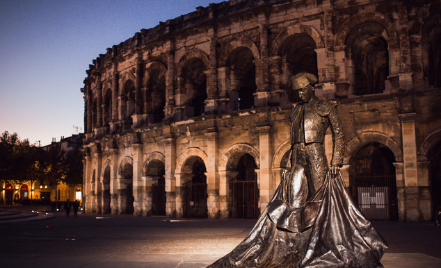 Mùa thu vàng mơ mộng ở Nîmes - Ảnh 1.