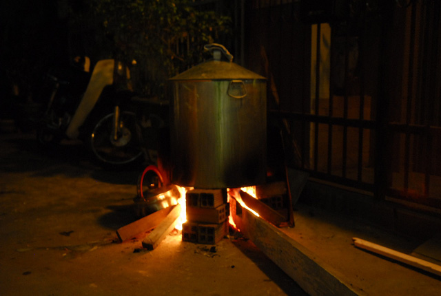 Tết về, nhớ bếp củi của mẹ - Ảnh 2.